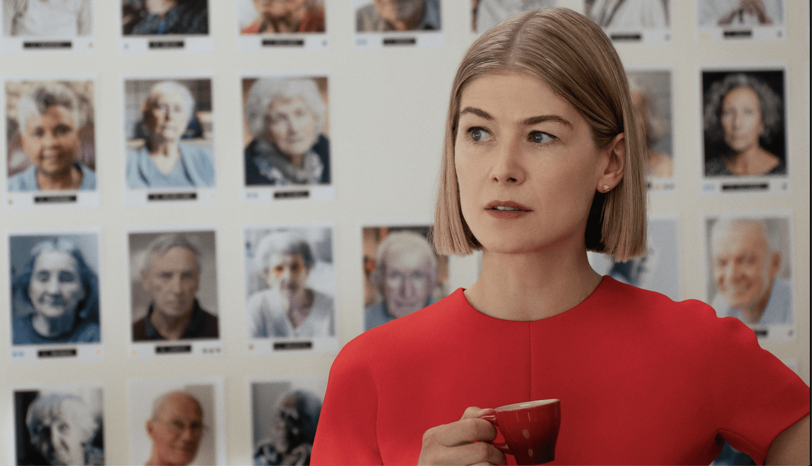 Rosamund Pike Punched in London Street Mugging as Phone Snatching Epidemic Spirals Wheel Of Time Gone Girl